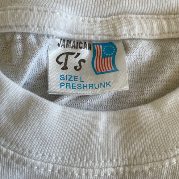 T-Shirt Men's  JAMAICA  size L ( IT SAYS L ON THE T-SHRT BUT FITS MOR LIKE A M ) - Picture 3 of 6